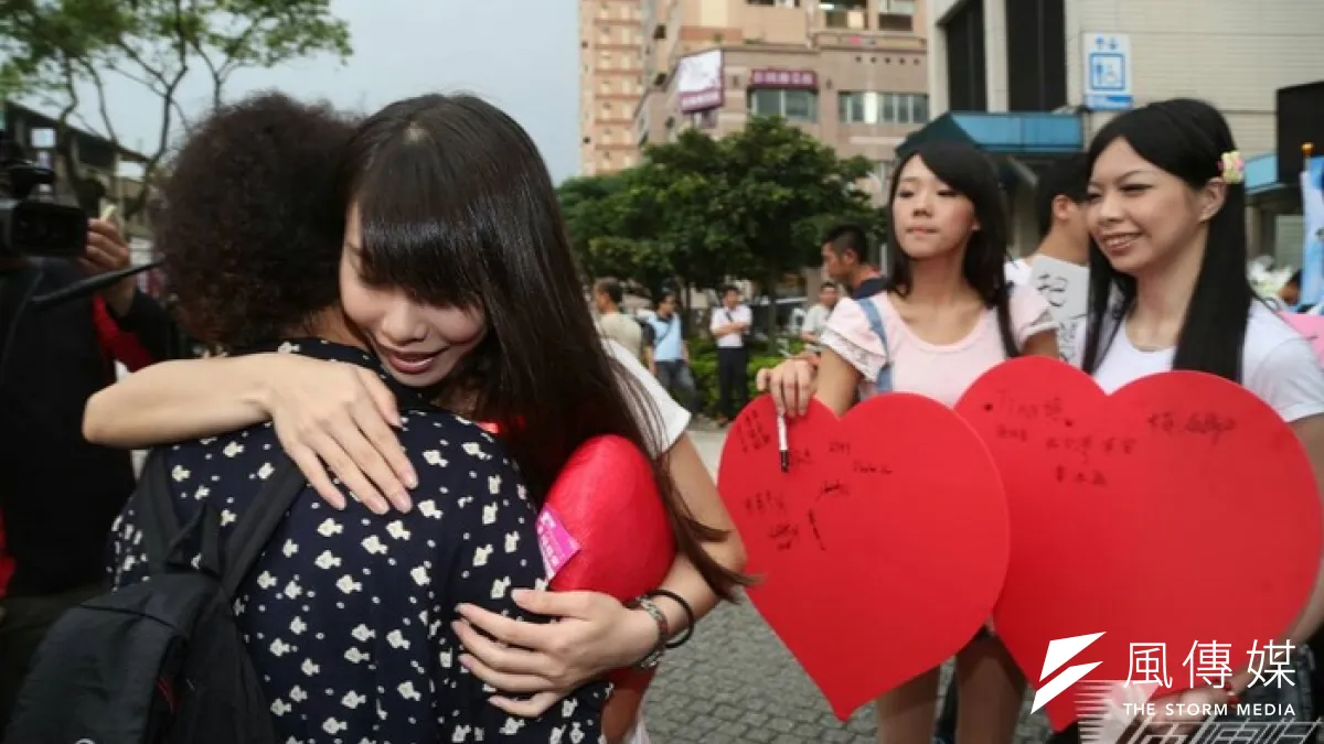 北捷發生隨機殺人命案,許多旅客成驚弓之鳥,新北市打算比照美國紐約市地鐵「守護天使」概念,將民間巡守隊納入捷運維安。(北捷血案後頭七活動,余志偉攝)