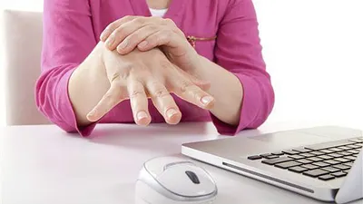 上臂痛千萬別忍耐,當心是頸椎椎間盤突出!(圖/華人健康網提供)