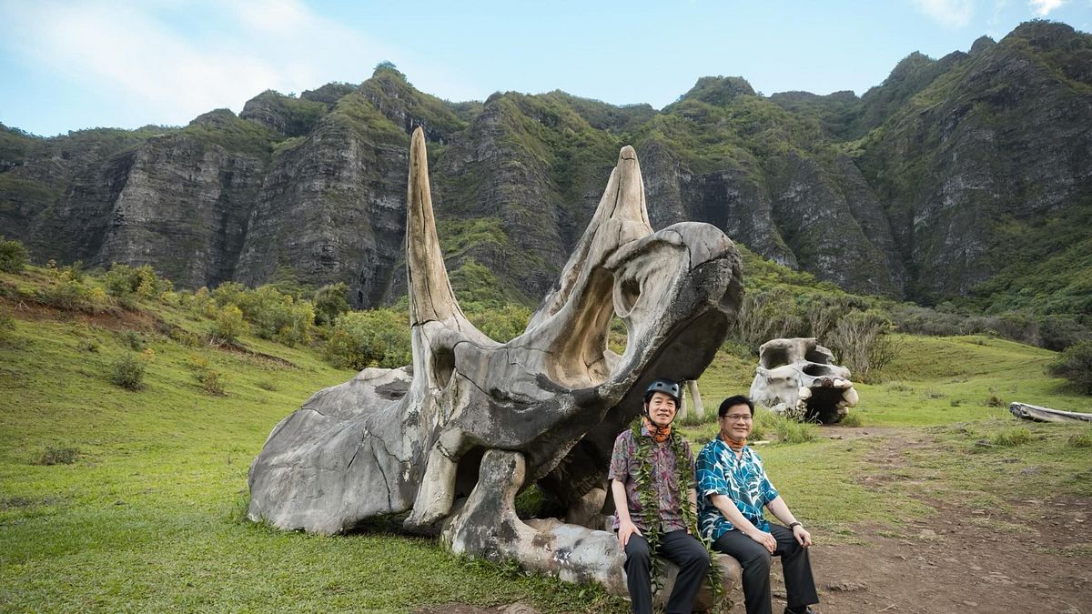 面對國際局勢的波詭雲譎,總統賴清德顯得極度無知,不但幻想要跟美國川普大帝玩「雙贏」遊戲,現在又異想天開地說「不犧牲任何行業」。(賴清德臉書) 面對國際局勢的波詭雲譎,總統賴清德顯得極度無知,不但幻想要跟美國川普大帝玩「雙贏」遊戲,現在又異想天開地說「不犧牲任何行業」。(賴清德臉書)
