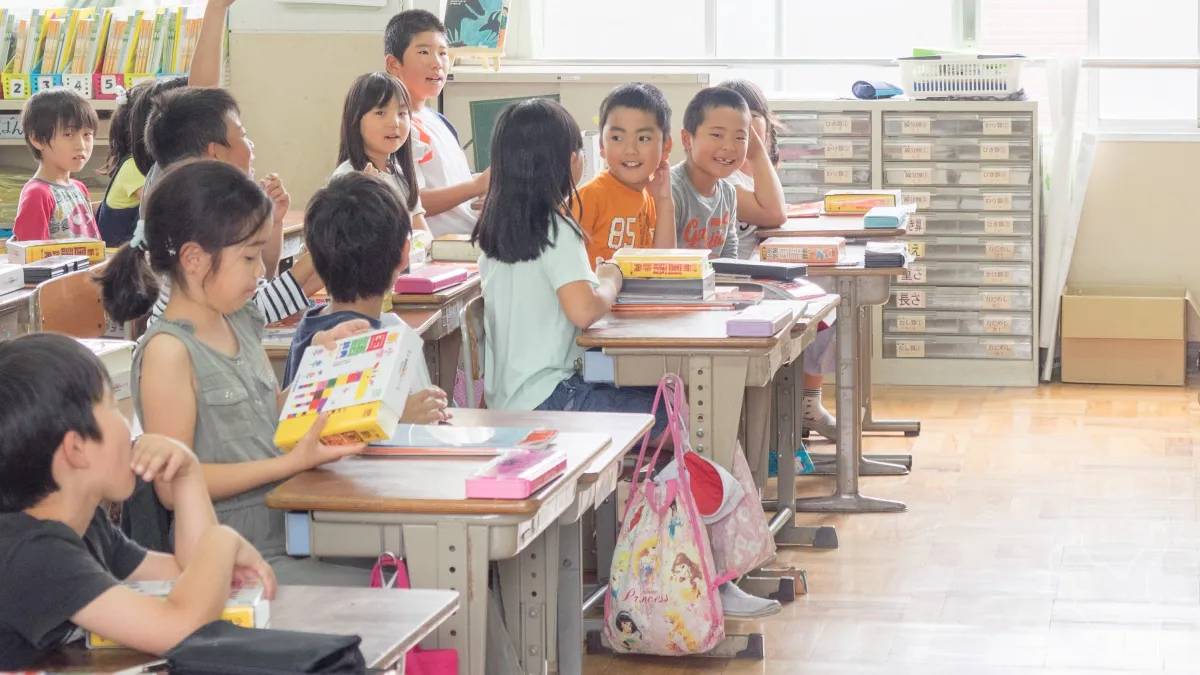 新課綱上路後,究竟孩子是用新課綱還是舊課綱?同一所國、高中裡有的用新課綱有的用舊課綱,孩子的學習會不會有問題?這些讓許多家長霧煞煞、頭很痛的問題,本文試著一次說清楚、講明白。(圖/PRONorihiro Kataoka@flickr)
