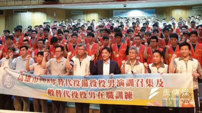高雄市府預計將與總計21個里別擴大聯合戶外環境消毒,預防雨後病媒蚊大量孳生。(圖/徐炳文攝)