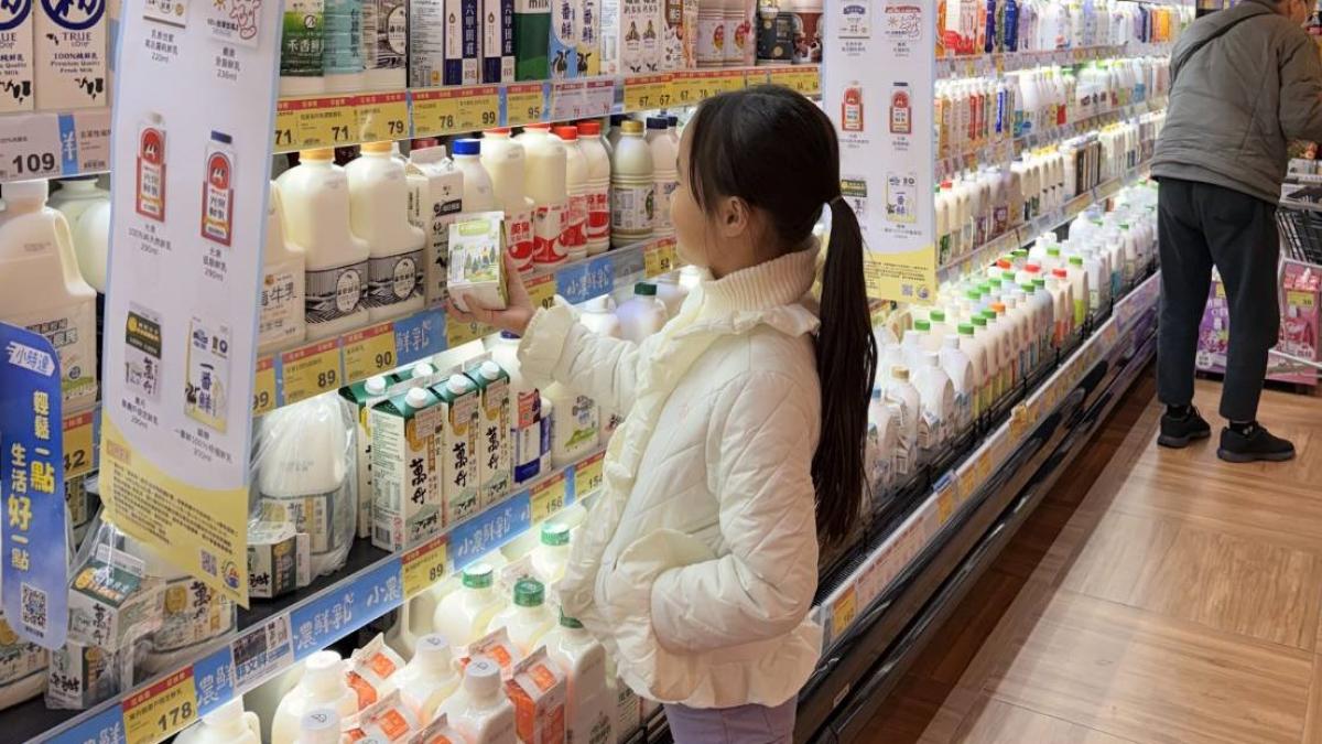「台中有鈣讚」2.0升級 盧秀燕宣布8/31起擴大納入私立國小及設籍2至12歲孩童明年寒暑假不中斷、全年喝鮮乳