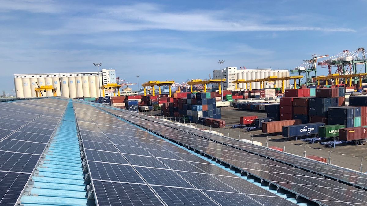 高雄港第三貨櫃中心完成設置太陽能之實景。(圖/臺灣港務股份有限公司提供) 高雄港第三貨櫃中心完成設置太陽能之實景。(圖/臺灣港務股份有限公司提供)