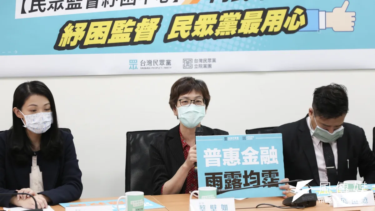 民眾黨團22日針對紓困及國軍軍艦案召開記者會,圖為立委蔡壁如。(簡必丞攝)