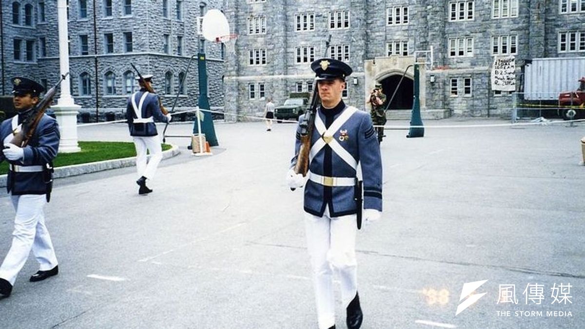 想像與落差,西點軍校畢業生對未來感到迷茫(取自網路) 想像與落差,西點軍校畢業生對未來感到迷茫(取自網路)