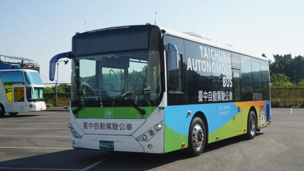 今7月起台中市將在水湳經貿園區中科路及大鵬路進行5.8公里進行自動巴士實車測試,停靠四站民眾可以免費試乘。(圖/台中市政府提供)