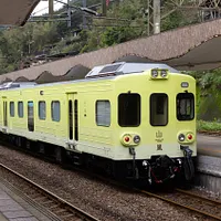 台鉄会社の新しい観光列車「海風号」が最近運行を開始した。姉妹列車「山嵐号」は4月19日に初航を迎え、花東縦谷間を運行する。旅行会社の公式サイトで予約が可能である。(写真/雄獅旅行提供) 台鉄会社の新しい観光列車「海風号」が最近運行を開始した。姉妹列車「山嵐号」は4月19日に初航を迎え、花東縦谷間を運行する。旅行会社の公式サイトで予約が可能である。(写真/雄獅旅行提供)