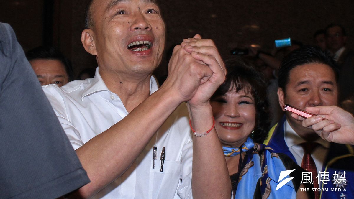 據媒體最新民調,國民黨總統參選人韓國瑜(見圖)和總統蔡英文差距縮小,但資深媒體人黃暐瀚點出,僅有66.6%「泛藍」選民支持韓。(資料照,蔡親傑攝) 據媒體最新民調,國民黨總統參選人韓國瑜(見圖)和總統蔡英文差距縮小,但資深媒體人黃暐瀚點出,僅有66.6%「泛藍」選民支持韓。(資料照,蔡親傑攝)