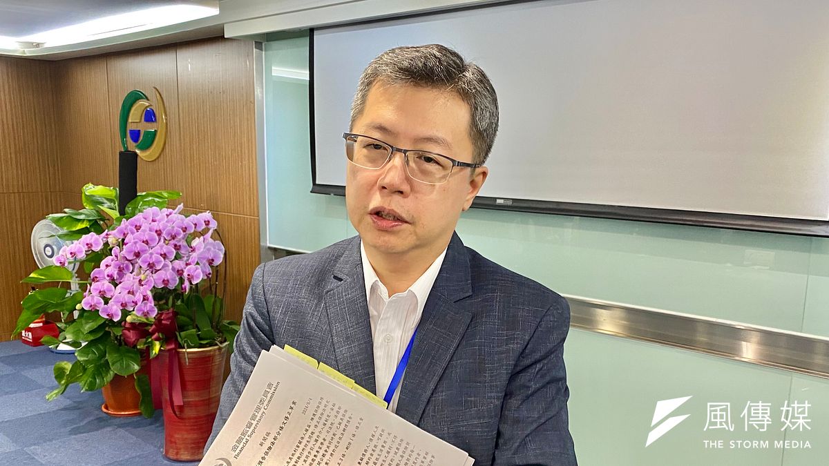 金管會保險局副局長蔡火炎今(4)日在例行記者會上說明《保險法》最新修法方向。(陳怡慈攝) 金管會保險局副局長蔡火炎今(4)日在例行記者會上說明《保險法》最新修法方向。(陳怡慈攝)