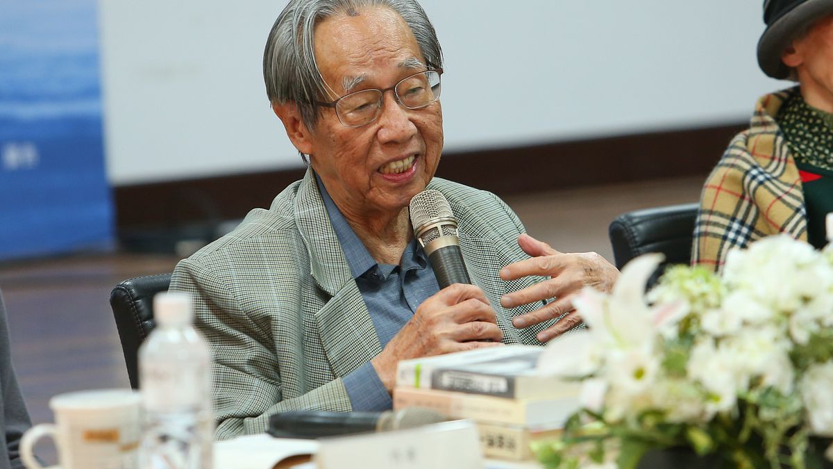 國立台北教育大學為實踐轉型正義,將名譽畢業證書頒給5名政治受難者或其家人代表,包括已逝的蔡焜霖(見圖)。(資料照,顏麟宇攝) 國立台北教育大學為實踐轉型正義,將名譽畢業證書頒給5名政治受難者或其家人代表,包括已逝的蔡焜霖(見圖)。(資料照,顏麟宇攝)