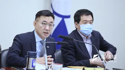 國民黨主席江啓臣(左)21日主持國民黨中常會,會中談及氣候議題。(柯承惠攝)