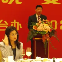 南京東郊国賓館「和平庁」で開かれた鄭麗文氏一行を歓迎する夕食会であいさつする中国国台弁の宋濤・主任。(写真/楊騰凱撮影) 南京東郊国賓館「和平庁」で開かれた鄭麗文氏一行を歓迎する夕食会であいさつする中国国台弁の宋濤・主任。(写真/楊騰凱撮影)