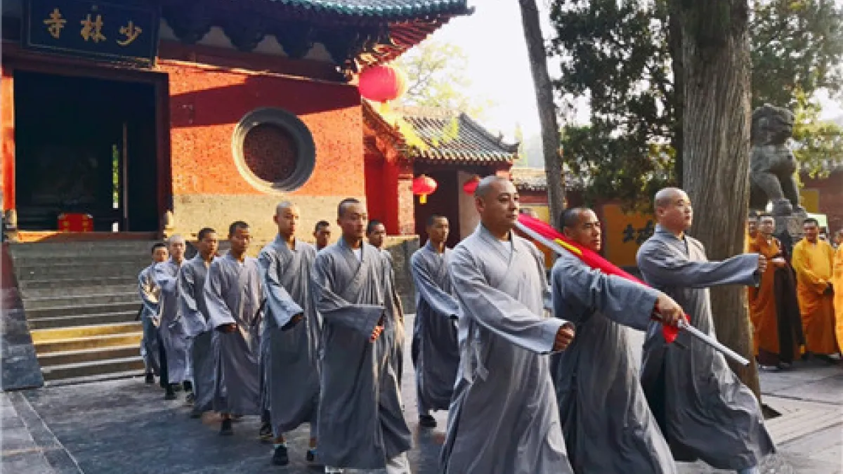 2018年8月27日,少林寺舉行升國旗儀式。(少林寺官方網站微博)