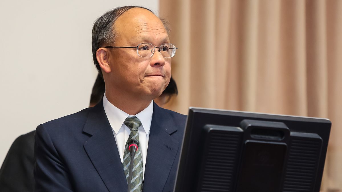 經濟部長鄧振中於立院備詢。(顏麟宇攝) 經濟部長鄧振中於立院備詢。(顏麟宇攝)