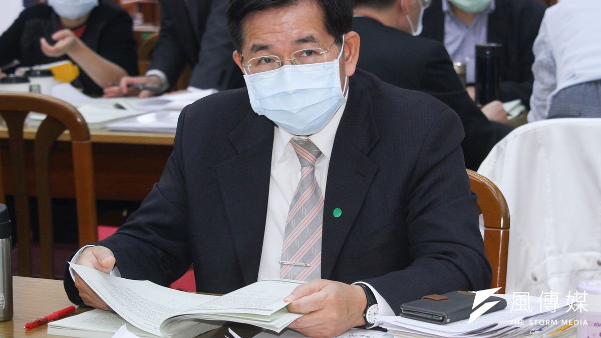 教育部長潘文忠表示,目前行政院已核定高中以下學校電力系統改善及冷氣裝設,預計2022年達成班班有冷氣的目標。(資料照,蔡親傑攝) 教育部長潘文忠表示,目前行政院已核定高中以下學校電力系統改善及冷氣裝設,預計2022年達成班班有冷氣的目標。(資料照,蔡親傑攝)