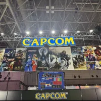 カプコンは「東京ゲームショウ2026」で、世界初試遊となった『モンスターハンターワイルズ:アセンダンス』や、『ドラゴンズドグマ 2』最新作など主要タイトルの試遊・体験企画を一挙に展開した。(黃信維撮影/©カプコン) カプコンは「東京ゲームショウ2026」で、世界初試遊となった『モンスターハンターワイルズ:アセンダンス』や、『ドラゴンズドグマ 2』最新作など主要タイトルの試遊・体験企画を一挙に展開した。(黃信維撮影/©カプコン)