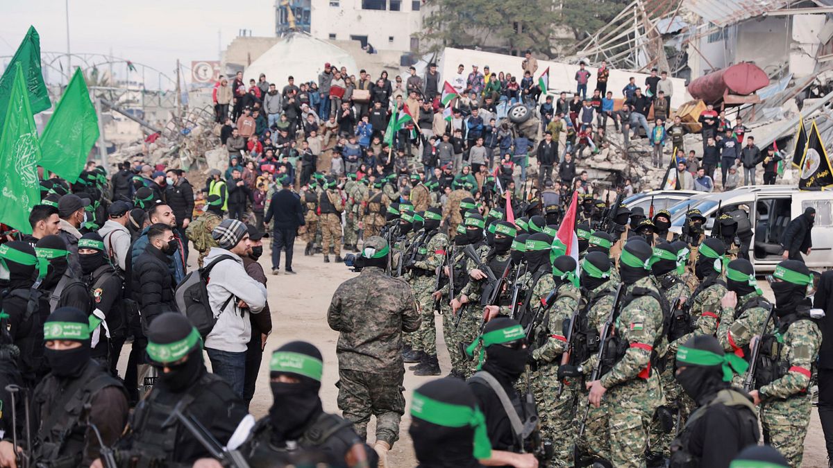 イスラエルの学者オルバッハが訴える:国際社会はガザに「ハマス以外の代替政権」構築の緊急性を認識し、統治に積極的に参加すべき。写真は昨年、ハマスが盛大に開催した捕虜交換儀式。(AP) イスラエルの学者オルバッハが訴える:国際社会はガザに「ハマス以外の代替政権」構築の緊急性を認識し、統治に積極的に参加すべき。写真は昨年、ハマスが盛大に開催した捕虜交換儀式。(AP)