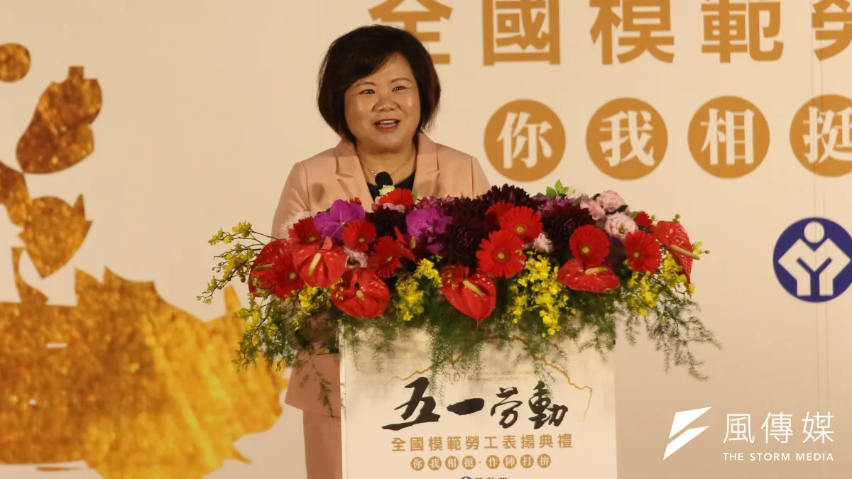 勞動部長許銘春30日出席五一勞動節模範勞工頒獎典禮,回應「革命不是一朝一夕可以達成」、「總統就任以來很積極在實踐」。(陳韡誌攝)