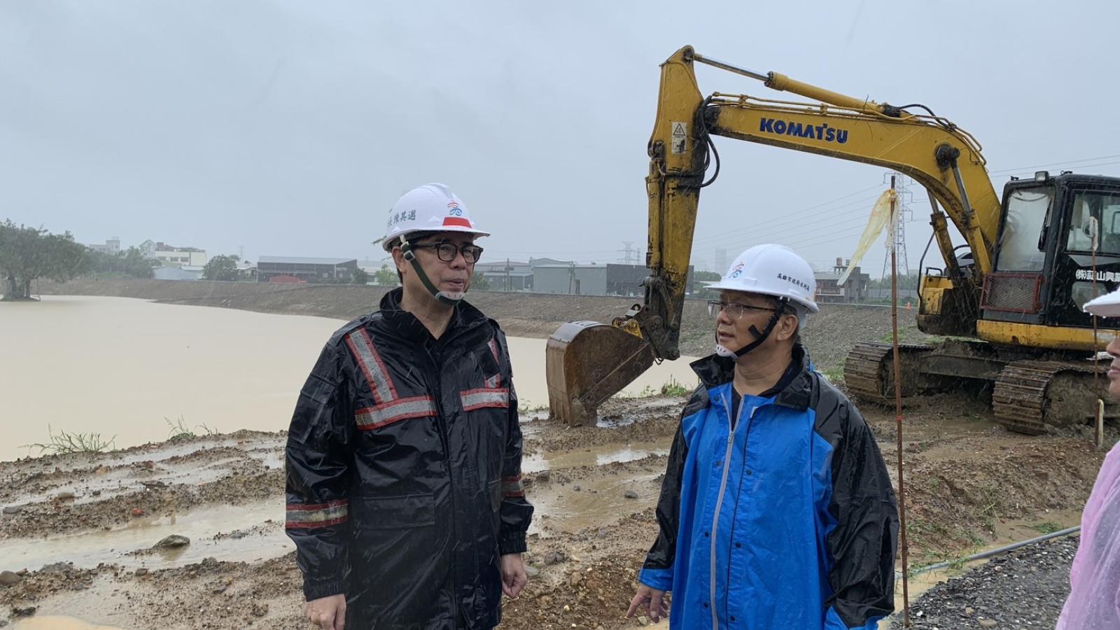 強降雨襲高雄!陳其邁視察仁武治水防洪設施:加速工程提升韌性