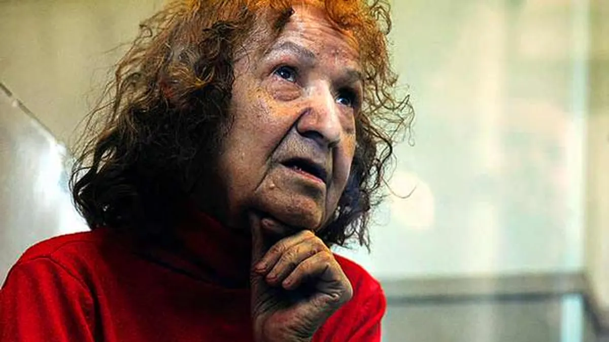 俄羅斯警方逮捕68歲開膛兇手塔瑪拉。(取自推特) 俄羅斯警方逮捕68歲開膛兇手塔瑪拉。(取自推特)