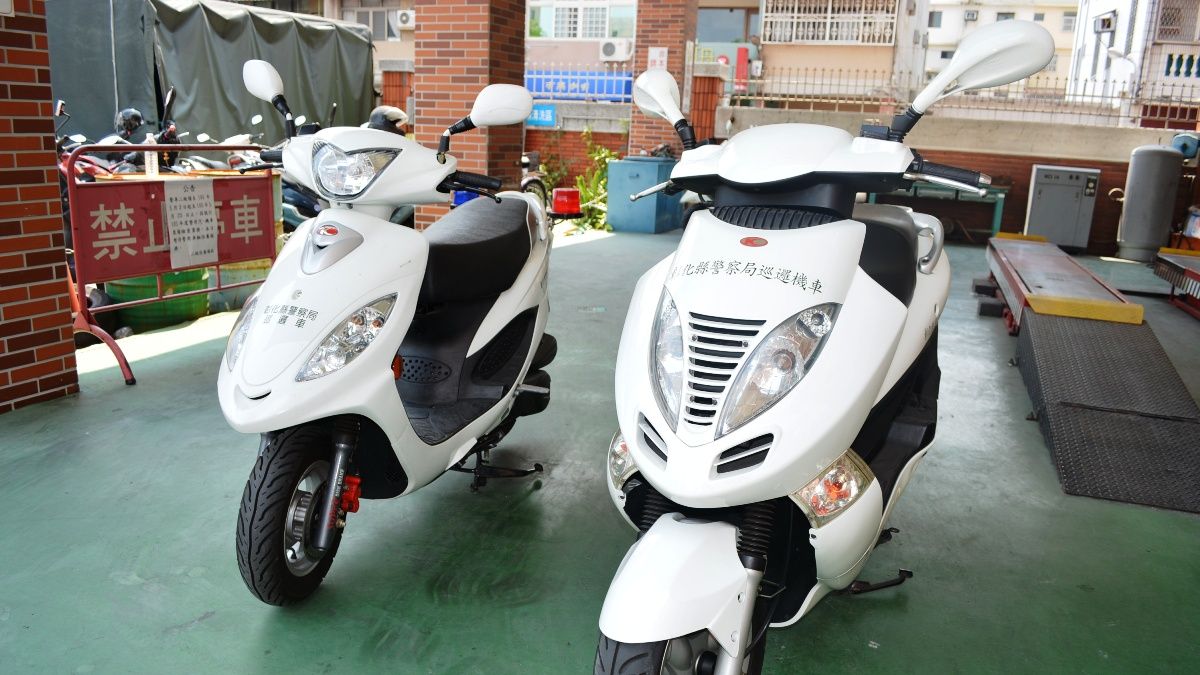 收復遭IS佔領城市 伊軍騎「彰化縣警局警車」巡邏失土? 收復遭IS佔領城市 伊軍騎「彰化縣警局警車」巡邏失土?