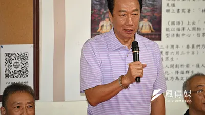 鴻海、永齡基金會創辦人郭台銘1日參拜中研院福德宮,進行廟口開講時拋出少子化問題解方。(陳昱凱攝)