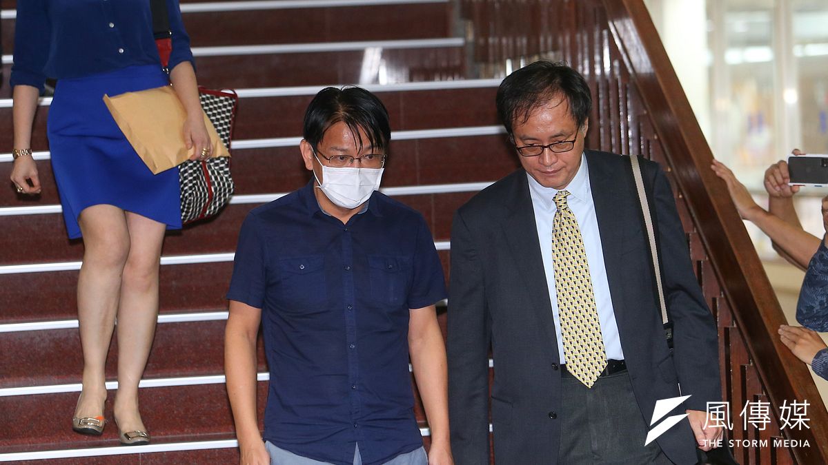 台北地院4日下午裁定前立委徐永明(見圖)80萬交保,資深媒體人黃暐瀚表示,徐永明能交保不代表他就是清白的。(資料照,顏麟宇攝) 台北地院4日下午裁定前立委徐永明(見圖)80萬交保,資深媒體人黃暐瀚表示,徐永明能交保不代表他就是清白的。(資料照,顏麟宇攝)