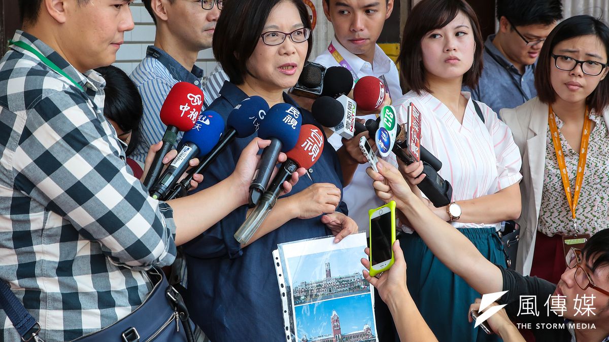 陳菊出版新書爆在當時競選市長初選時,管甚至公開宣稱「初選要贏過陳菊,再讓給葉菊蘭選市長。」管碧玲19日怒批,「菊姐要再劃幾刀?就請發洩吧!菊姐的發洩,高雄的痊癒,我願意承擔。」(資料照,顏麟宇攝) 陳菊出版新書爆在當時競選市長初選時,管甚至公開宣稱「初選要贏過陳菊,再讓給葉菊蘭選市長。」管碧玲19日怒批,「菊姐要再劃幾刀?就請發洩吧!菊姐的發洩,高雄的痊癒,我願意承擔。」(資料照,顏麟宇攝)