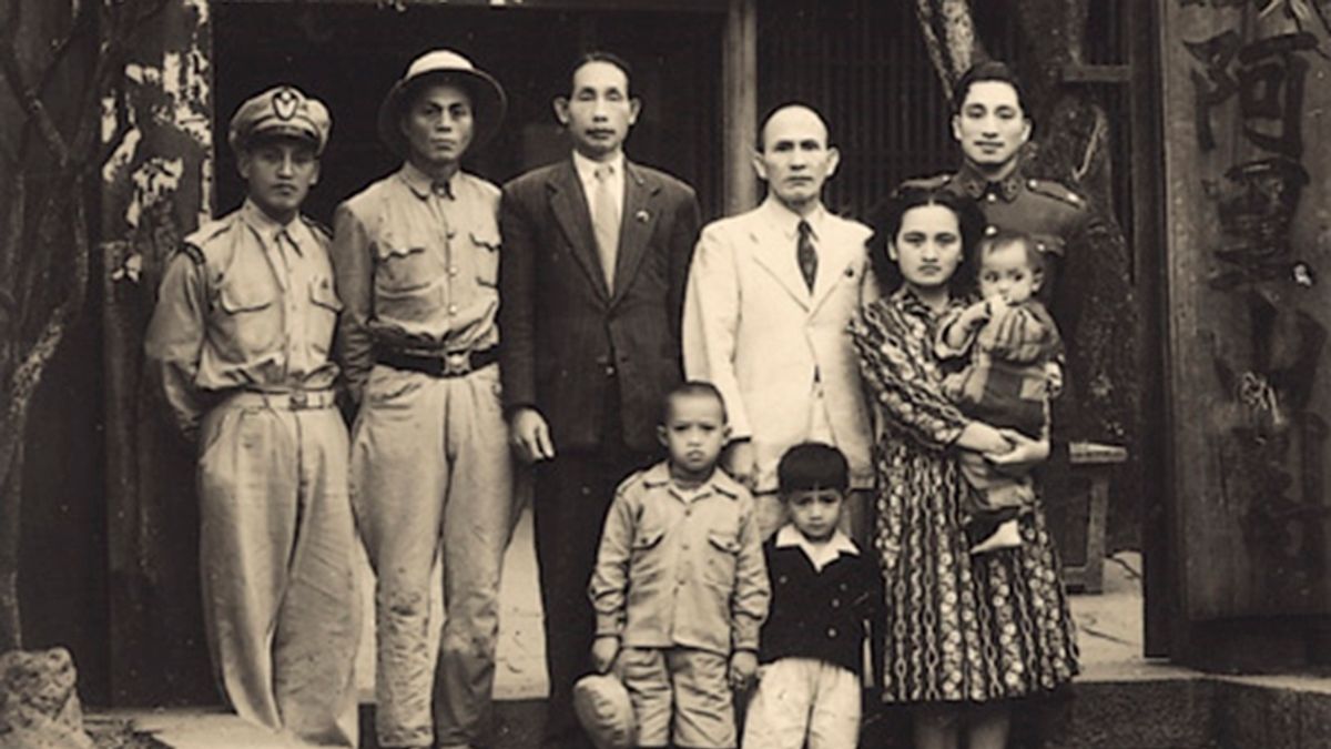 1951臺灣原住民領袖樂信.瓦旦、吾雍.雅達烏猶卡那與湯守仁於阿里山賓館。(圖/維基百科) 1951臺灣原住民領袖樂信.瓦旦、吾雍.雅達烏猶卡那與湯守仁於阿里山賓館。(圖/維基百科)