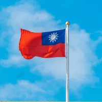 可靠的制度體系,必須容許我們輸掉一場選舉,卻不能因此輸掉臺灣。保臺當然應該是共識,但我們真正應該追求的,不是「只有我支持的人不能輸」,而是做到:無論誰上臺,都很難把臺灣帶向我們無法承受的方向;無論選舉誰輸誰贏,臺灣都不能輸。(資料照,取自unsplash) 可靠的制度體系,必須容許我們輸掉一場選舉,卻不能因此輸掉臺灣。保臺當然應該是共識,但我們真正應該追求的,不是「只有我支持的人不能輸」,而是做到:無論誰上臺,都很難把臺灣帶向我們無法承受的方向;無論選舉誰輸誰贏,臺灣都不能輸。(資料照,取自unsplash)