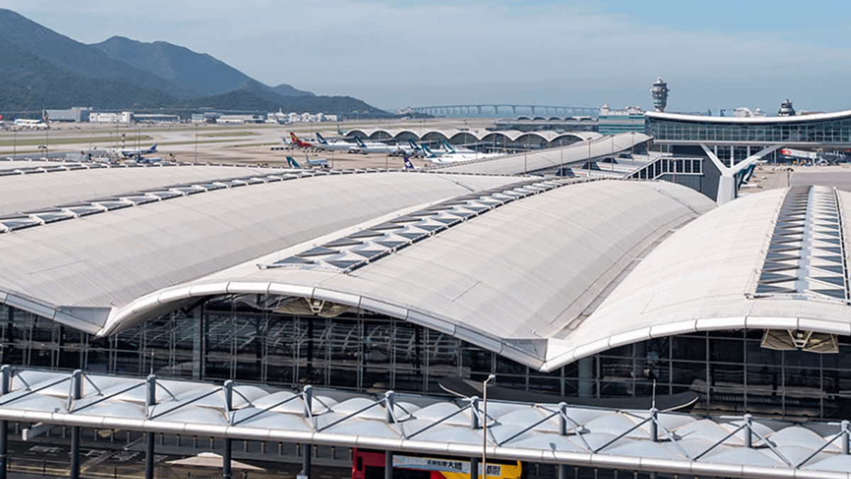香港國際機場傳出有員工遭飛機輾斃。(圖/翻攝自香港國際機場官網) 香港國際機場傳出有員工遭飛機輾斃。(圖/翻攝自香港國際機場官網)