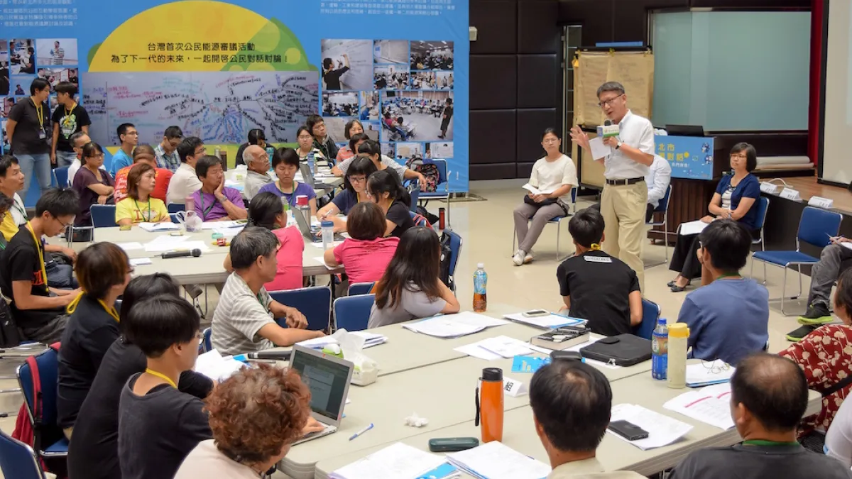 新北市於106年全國首創推動能源政策公民對話機制,並連續兩年獲得中央政府辦理「全台縣市節電競賽」冠軍。(圖/新北市經發局提供)