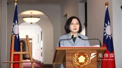九合一敗選後,蔡英文總統自創「迴廊談話」,但似乎沒談到「癢處」。(蔡親傑攝)