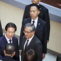 總統賴清德(中)提拔的調查局長陳白立(右一),廢掉過去調查局重要的情報來源「耳目」。(柯承惠攝) 總統賴清德(中)提拔的調查局長陳白立(右一),廢掉過去調查局重要的情報來源「耳目」。(柯承惠攝)
