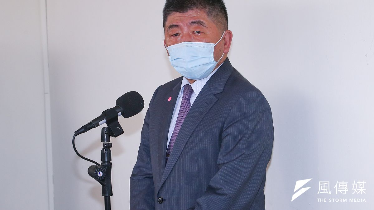 衛福部疾管署坦承有16萬人收到錯誤簡訊,共發出48萬通簡訊,部長陳時中表示,亂碼真的是不應該。(顏麟宇攝) 衛福部疾管署坦承有16萬人收到錯誤簡訊,共發出48萬通簡訊,部長陳時中表示,亂碼真的是不應該。(顏麟宇攝)