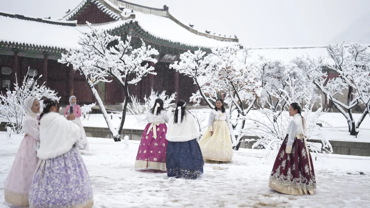 南韓多地降下大雪,首爾積雪超過20公分。(美聯社)