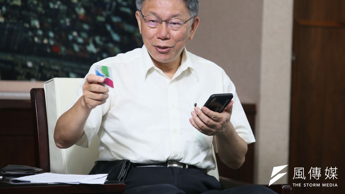 民眾黨主席柯文哲(見圖)批評民進黨高雄市長候選人陳其邁「選舉操作」,讓立委林昶佐反嗆柯才是消費香港。(資料照,柯承惠攝) 民眾黨主席柯文哲(見圖)批評民進黨高雄市長候選人陳其邁「選舉操作」,讓立委林昶佐反嗆柯才是消費香港。(資料照,柯承惠攝)