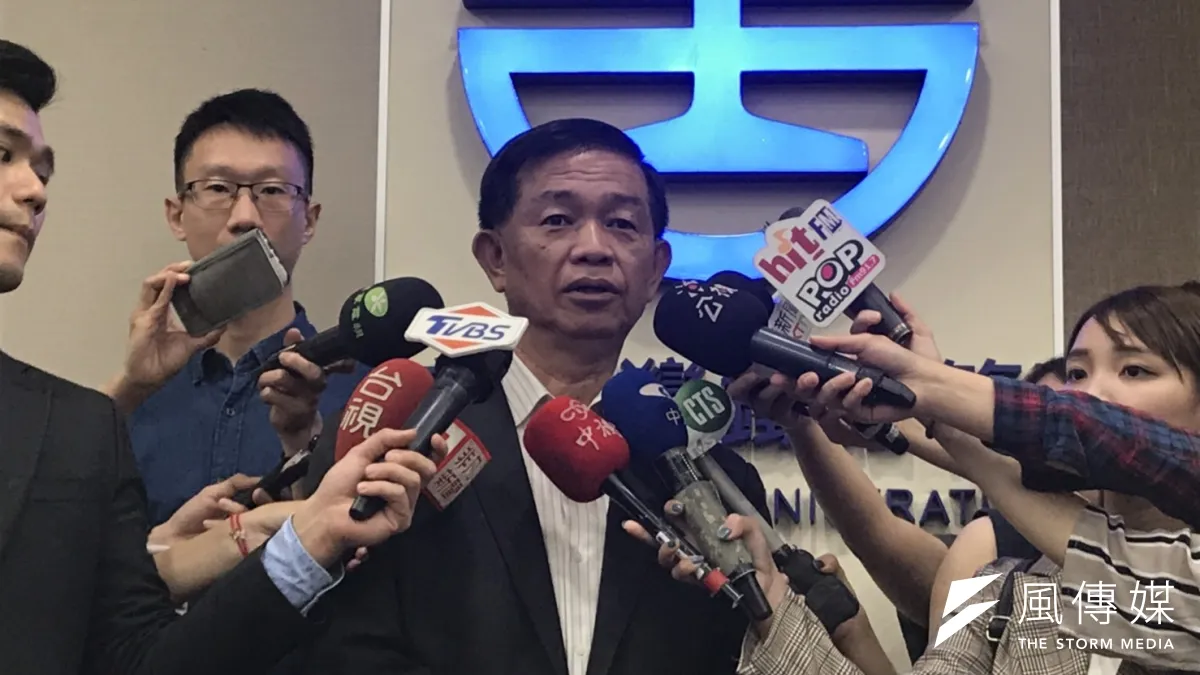 台鐵局擬從7月1日起,實施周休二日。對此,台鐵局運務處處長張錦松回應,目前實施的過渡班表,多數人需在休息日出勤,故發給加班費,但在補足部分人力的情況下,希望能讓員工多休息。(廖羿雯攝)