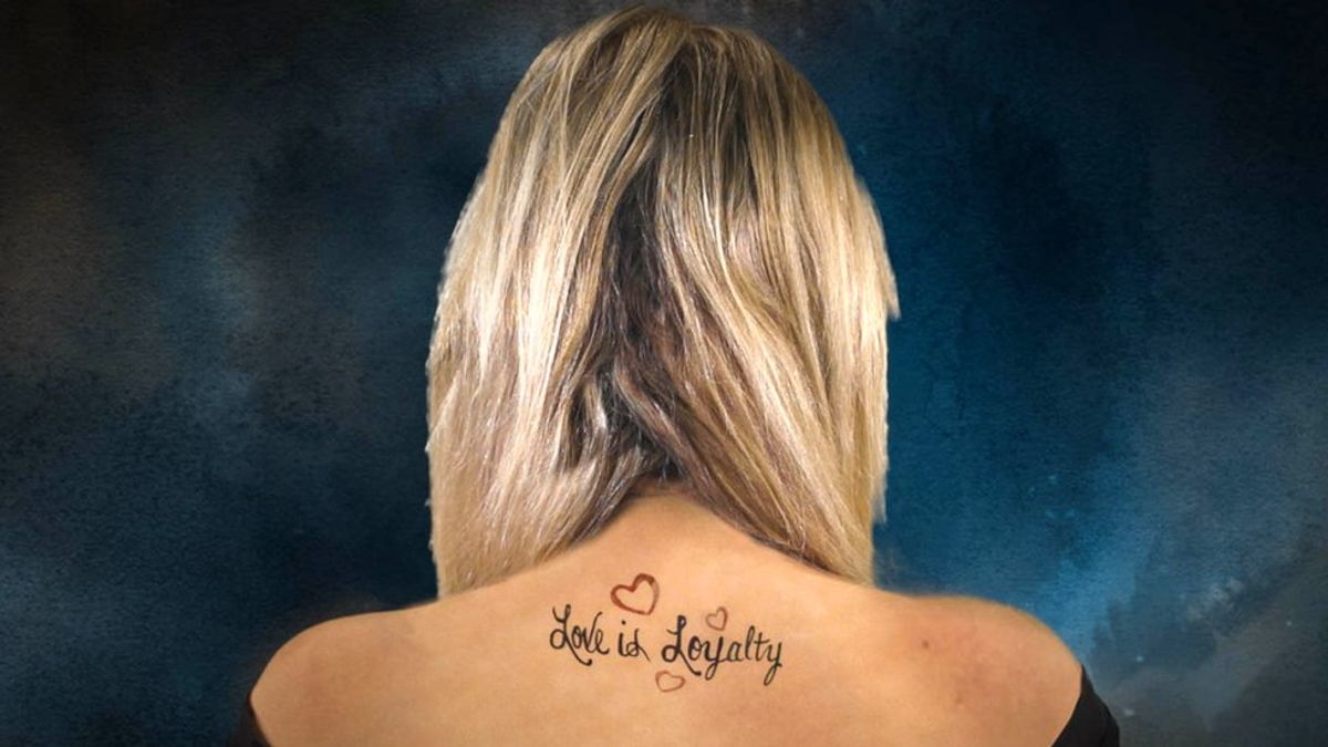 郝麗從前的紋身:皮條客給她留下的標籤。(BBC中文網) 郝麗從前的紋身:皮條客給她留下的標籤。(BBC中文網)