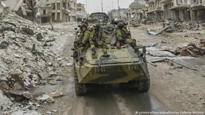 在敘利亞阿勒頗執行任務的俄軍坦克 Syrien Aleppo Russische Soldaten (picture-alliance/dpa/Russian Defense Ministry)