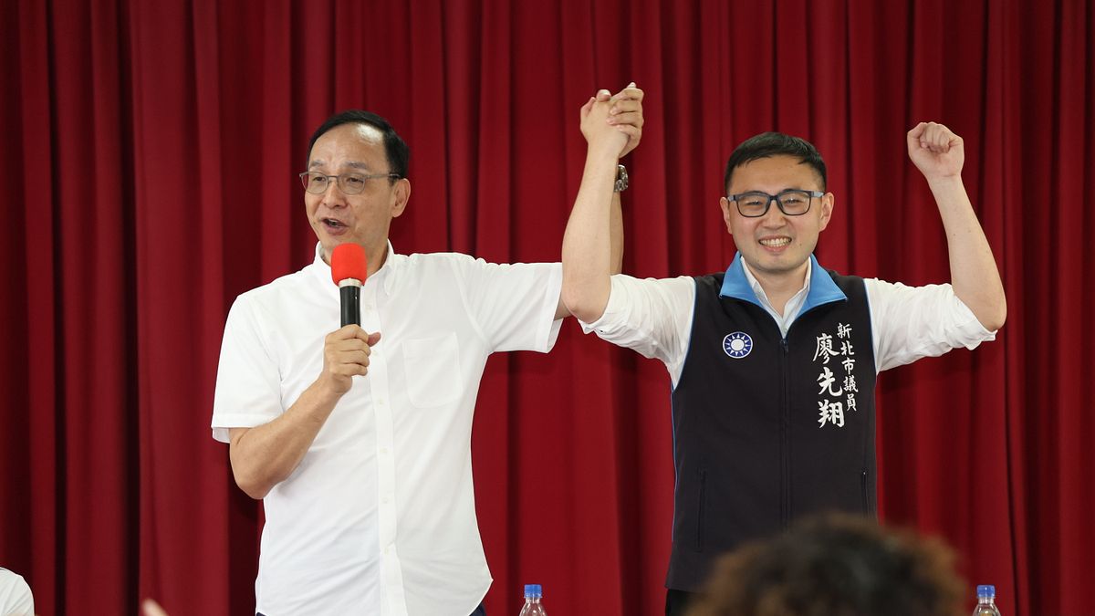 國民黨主席朱立倫(左起)17日上午到新北市萬里為立委參選人廖先翔輔選。(國民黨提供) 國民黨主席朱立倫(左起)17日上午到新北市萬里為立委參選人廖先翔輔選。(國民黨提供)