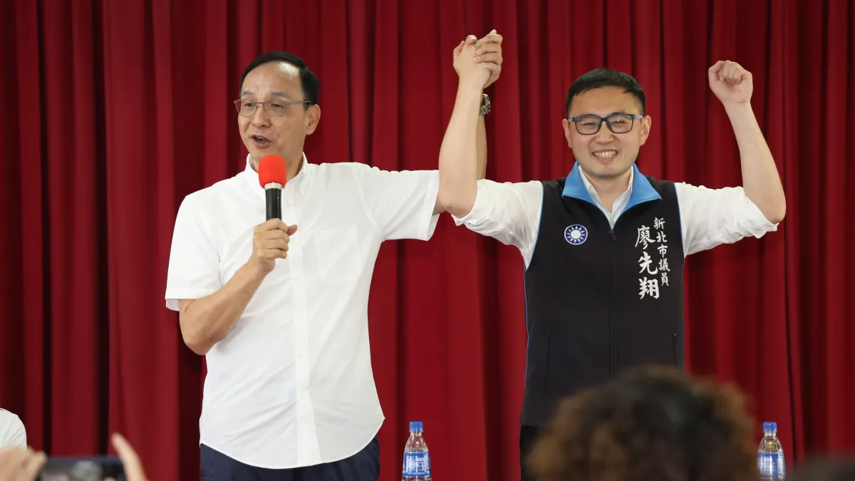 國民黨主席朱立倫(左起)17日上午到新北市萬里為立委參選人廖先翔輔選。(國民黨提供)