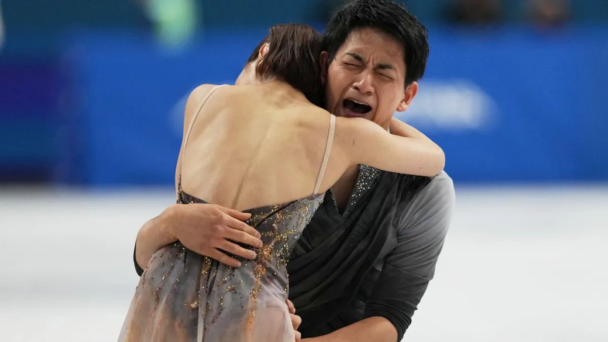 五輪金メダリストの三浦璃来・木原龍一組は、ファンへの感謝とペア競技の普及を掲げ、2027年に全国10都市を巡る自主企画のアイスショー「ありがとうツアー」の開催を発表した。(AP通信)
