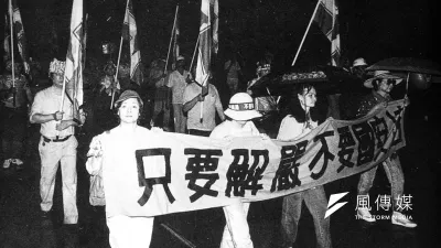1987年5月19日,民進黨舉行抗議活動,提出「只要解嚴、不要國安法」等口號。(新新聞資料照)