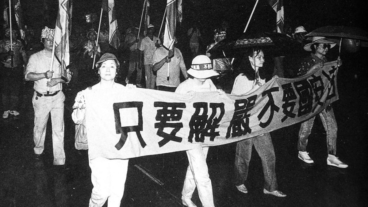1987年5月19日,民進黨舉行抗議活動,提出「只要解嚴、不要國安法」等口號。(新新聞資料照) 1987年5月19日,民進黨舉行抗議活動,提出「只要解嚴、不要國安法」等口號。(新新聞資料照)
