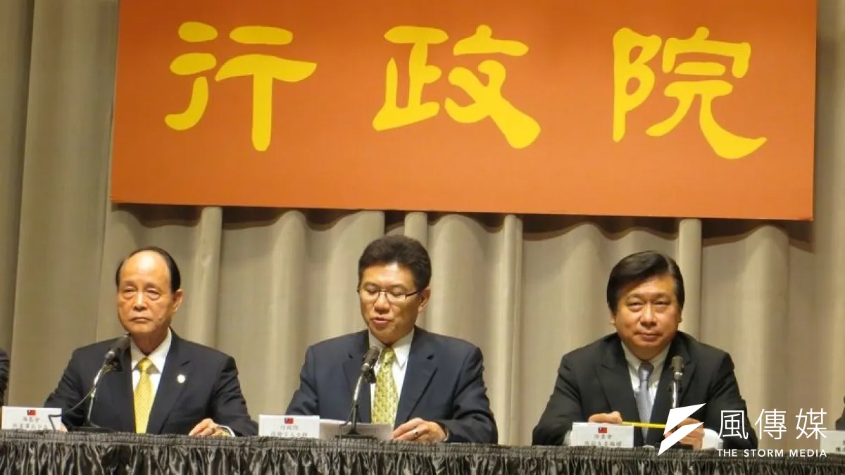 陸委會與海基會28日赴行政院報告兩岸兩會會談結果,行政院長江宜樺指示加速協商陸客中轉議題。(仇佩芬攝)