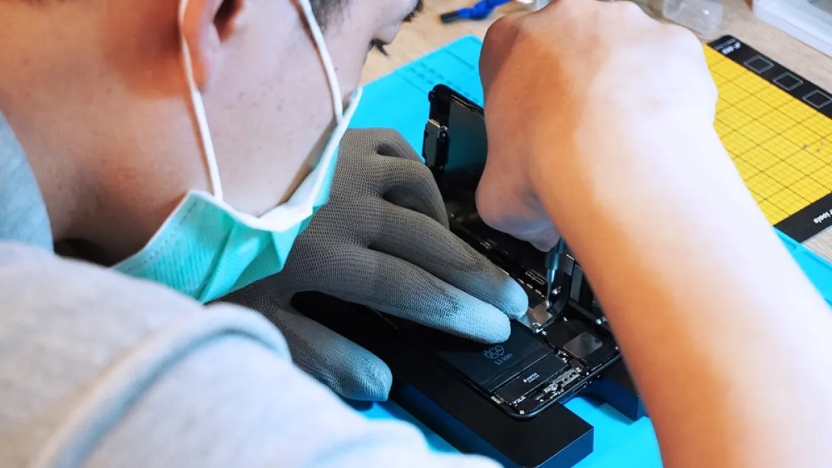 暑期手機使用量大增 大師修籲電池安全不可小覷。(圖/業者提供)