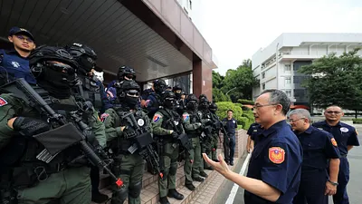 警政署長陳家欽6日前往保一總隊石牌營區慰勉同仁辛勞,全副武裝特勤警力終於曝光。(取自NPA署長室臉書)