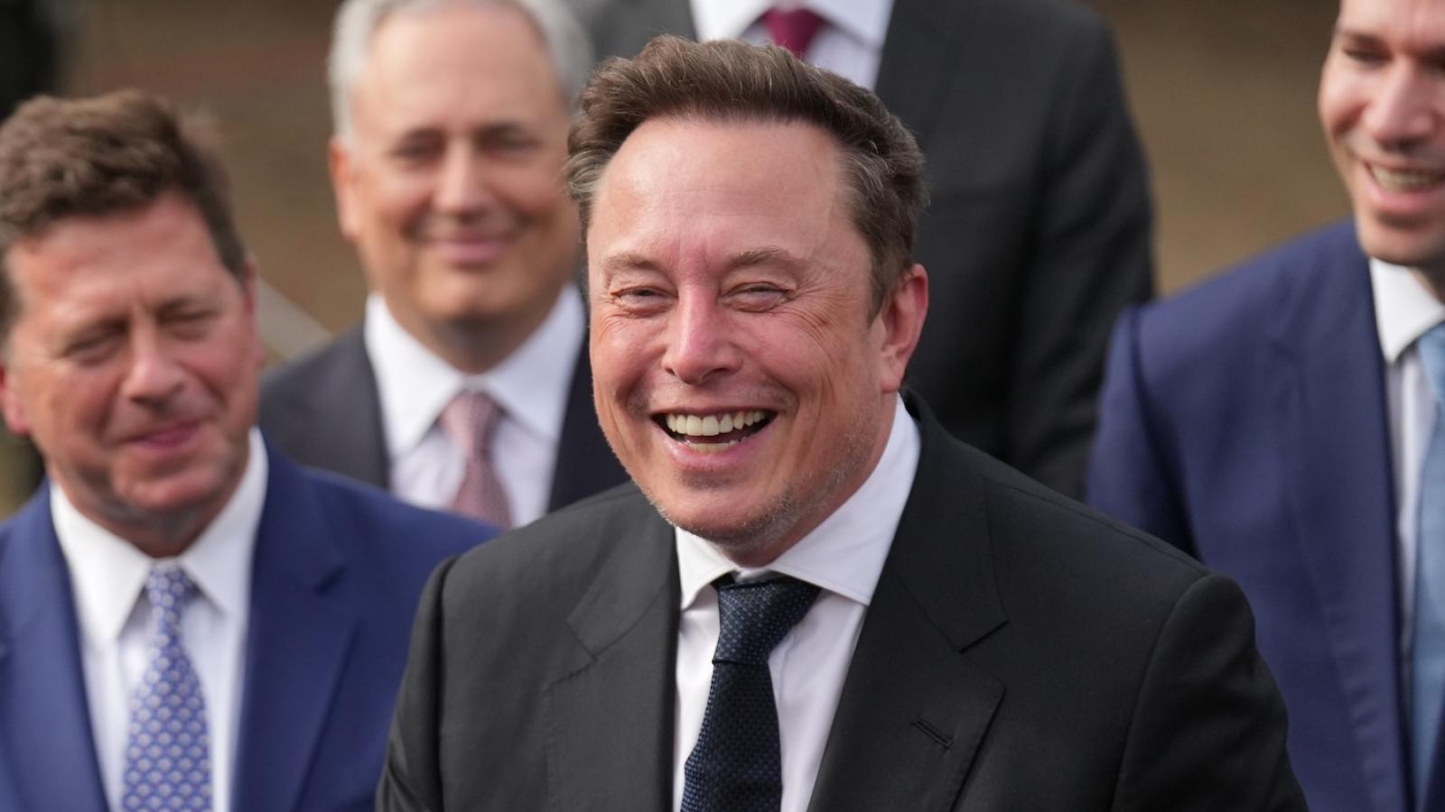 馬斯克身價再度突破1兆美元 股民為何又開始大買SpaceX