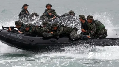 陸戰99旅演訓發生突擊艇翻覆意外,海軍司令部4日表示,初步調查肇因是因海象驟變。示意圖,非關新聞個案。(資料照,蘇仲泓攝)